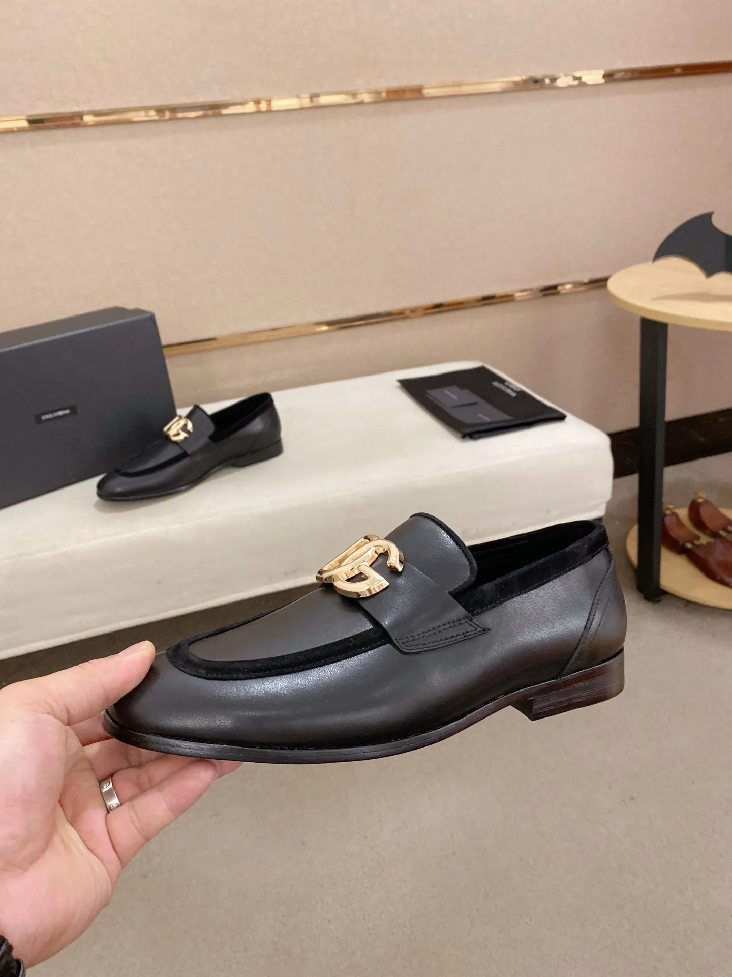 Men's clothing and shoes💰 700💰🌲DG top-notch🔍🔍men’s new leather shoes🚹sold at the same time at counters⚠The uppers are imported cowhide from Italy, the entire imported cowhide lining, imported accessories💪💪, completely 1⃣️ to 1⃣️ replica 🇮🇹💪💪, ⚠Sole: The original sole is specially provided by the original factory, the exclusive movable molded sole is super comfortable, ⚠The original factory follows the order, 🔍🔍high quality, you can enter and leave the counter at will, welcome to compare ⚠Size: 38-45